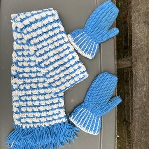 Kids knitted mitten and scarf set